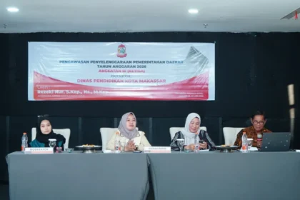 Rezeki Nur saat menghadiri kegiatan pengawasan program pendidikan di Makassar tahun 2026