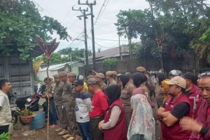 PKL Barawaja bongkar lapak secara mandiri