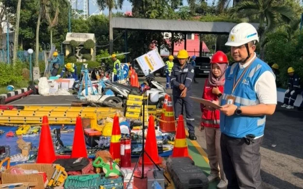 Manager PLN UP3 Serpong memeriksa kesiapan peralatan jasa konstruksi dan perlengkapan keselamatan kerja