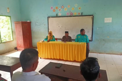 Rapat orang tua siswa MI Al-Mukmin Abbumpungeng membahas persiapan perpisahan siswa tahun 2026 di Bone