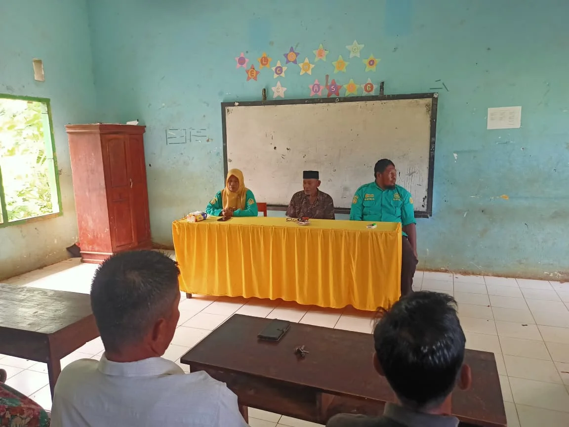 Rapat orang tua siswa MI Al-Mukmin Abbumpungeng membahas persiapan perpisahan siswa tahun 2026 di Bone