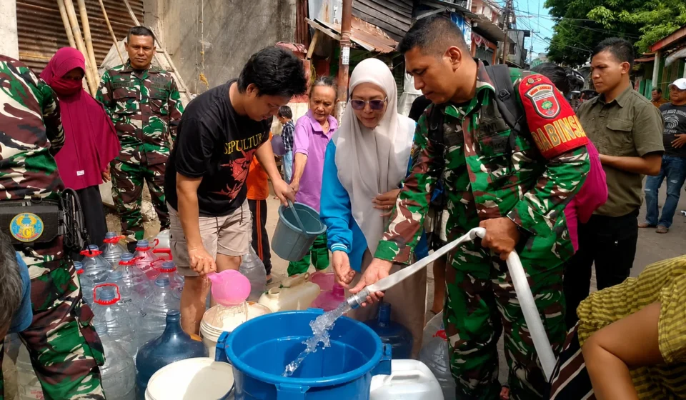 KNPI Makassar Salurkan Air Bersih untuk Warga Maccini Gusung