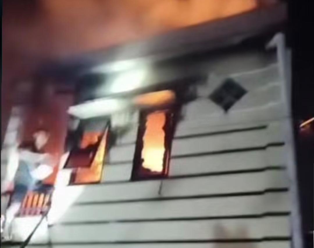 Gambar: screenshot kebakaran rumah di Jalan Sabutung Kota Makassar