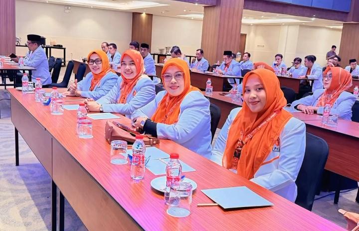 Bimtek anggota legislatif PKS Sulawesi Selatan di Makassar.